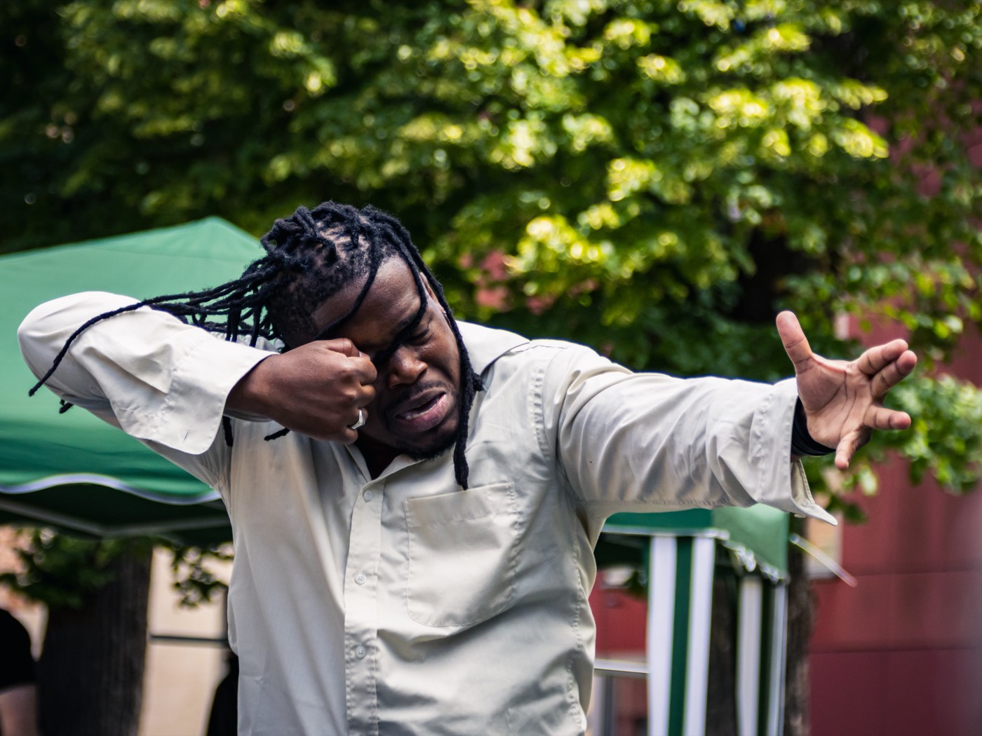 Danseur en mouvement, représentation extérieure
